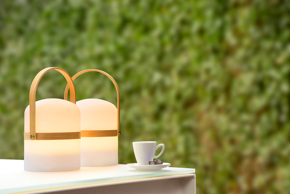 Lucide JOE uppladdningsbar LED-bordslampa IP44 Vit, 3W dim to warm 2800K-3200K, USB-laddning, för inomhus- och utomhusbruk