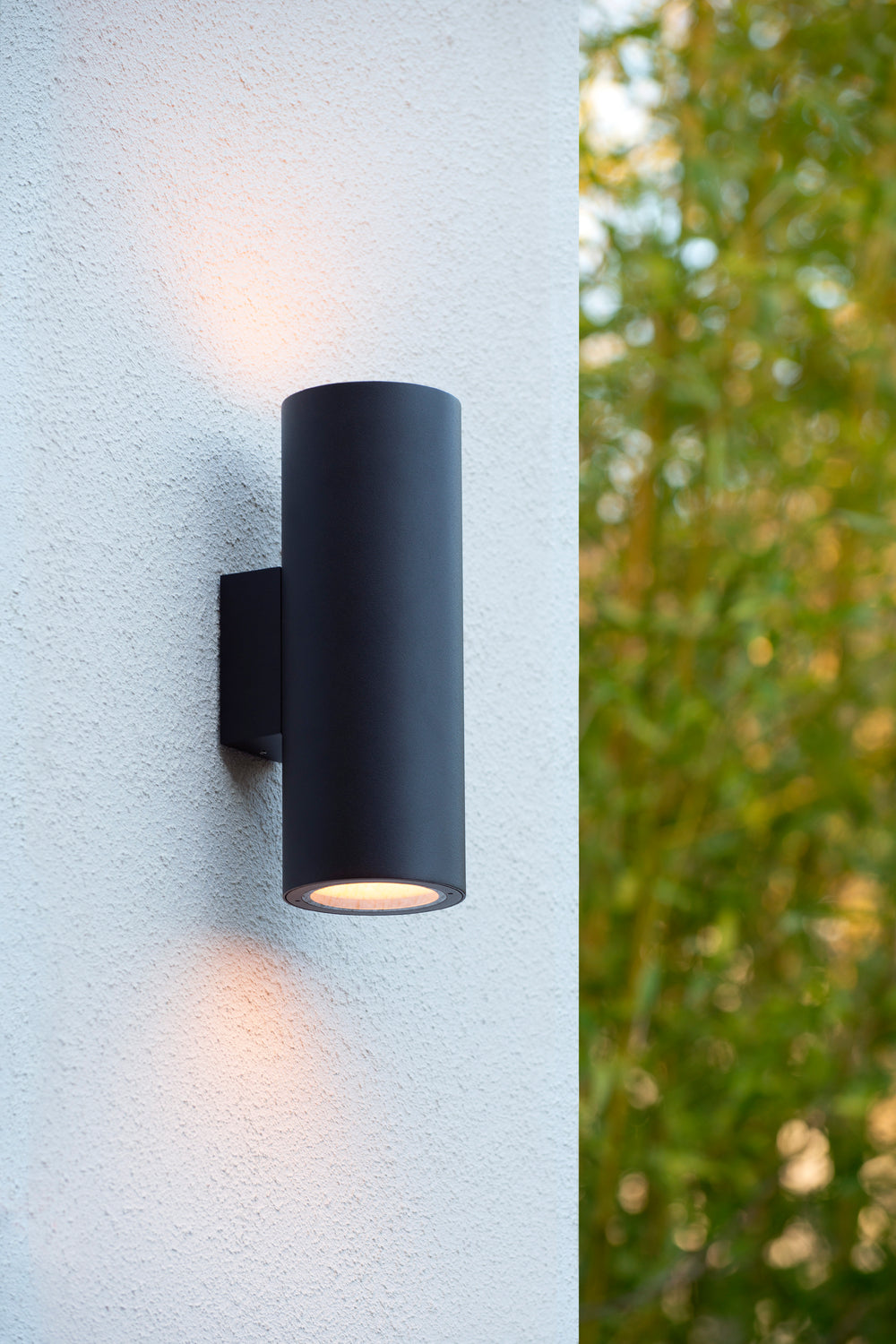Lucide VOLANTIS Svart utomhus vägglampa, 2xE27, IP54, uplight & downlight, modern aluminiumcylinder