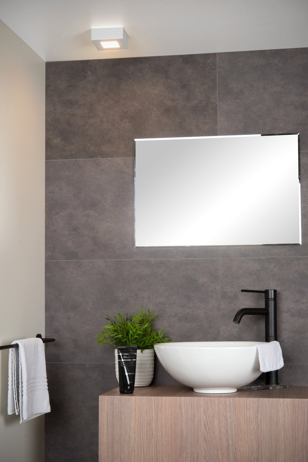 Lucide BRICE LED badrumstaklampa, dimbar 8W 3000K, IP44, kvadratisk vit aluminium 220-240V