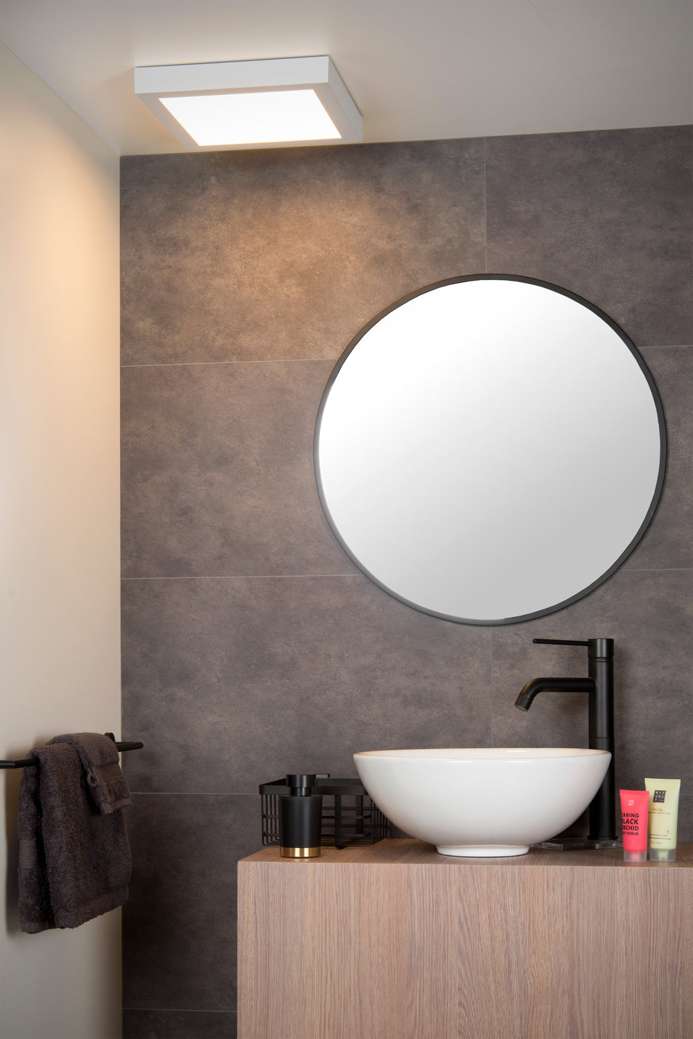 Lucide BRICE LED badrumstaklampa, dimbar 30W 3000K, IP44, Vit, modern fyrkantig design