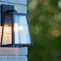 Lucide MATSLOT vägglampa inomhus utomhus, E27 sockel, max 60W, IP23, Matt svart metall trapetsoiddesign