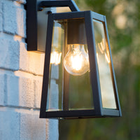 Lucide MATSLOT vägglampa inomhus utomhus, E27 sockel, max 60W, IP23, Matt svart metall trapetsoiddesign