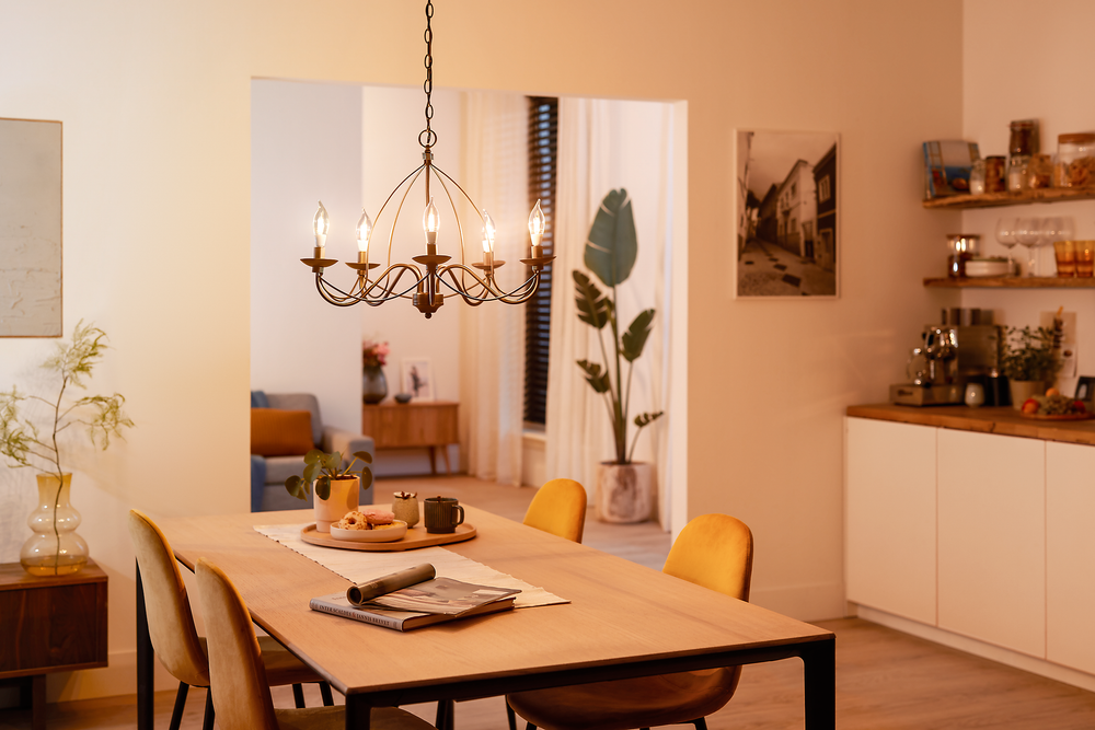 Philips LED kronljuslampa 2.5W E14 B35 klart glas, dimbar varmglöd 2200K-2700K 340 lumen CRI 90