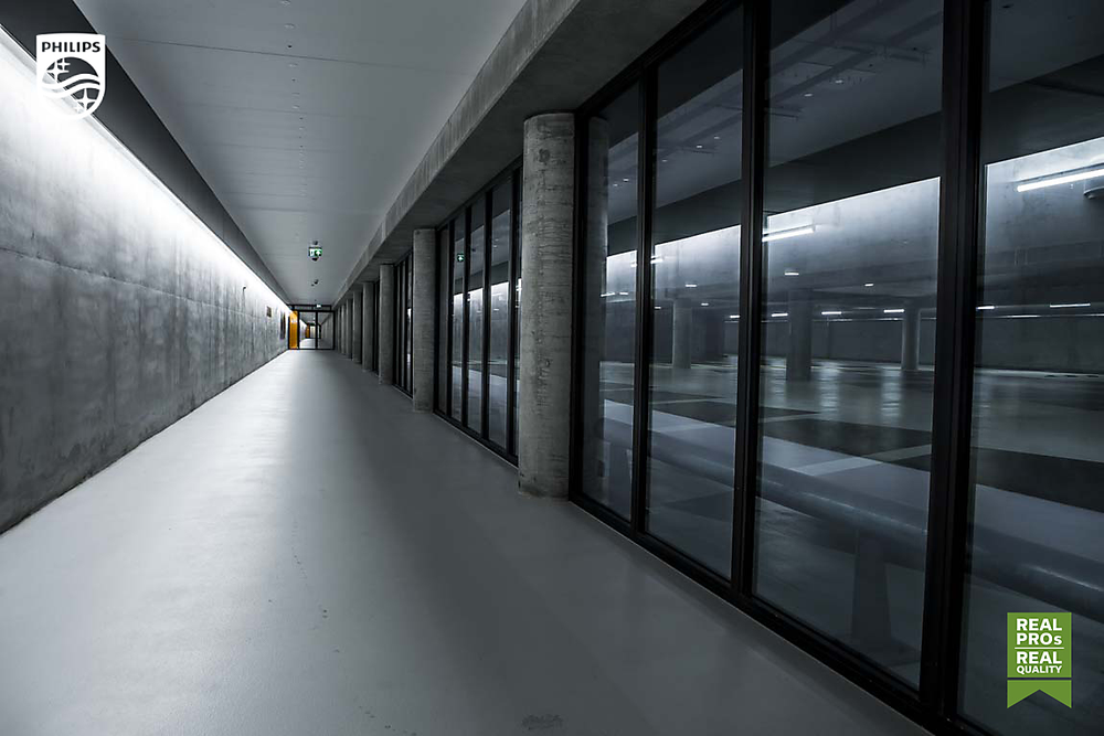 Philips CorePro LEDtube 150mm 20W 865 T8 for efficient lighting and easy installation