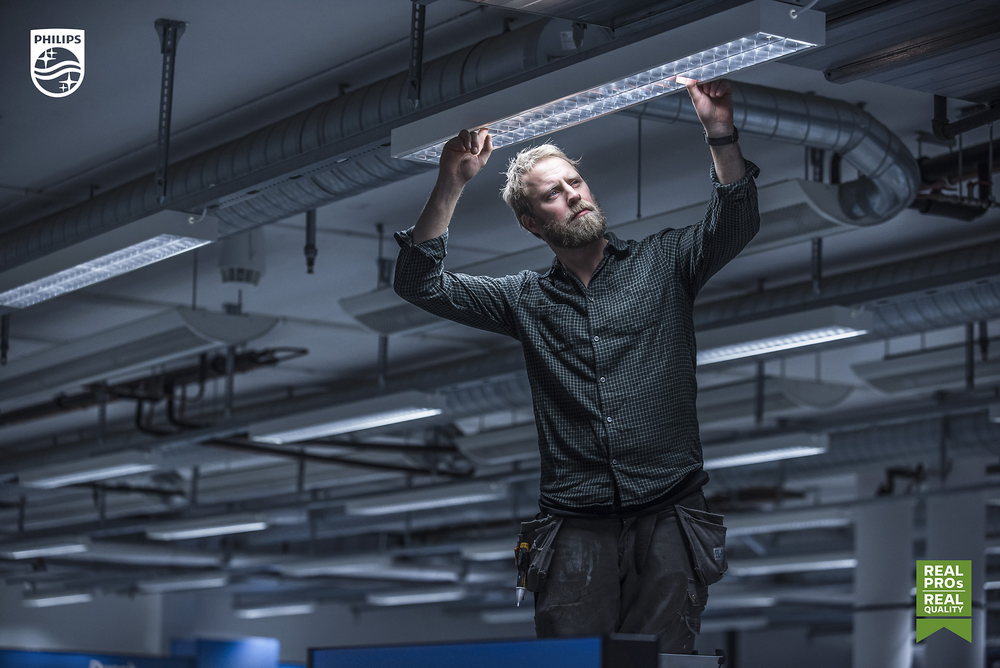 Philips CorePro LEDtube 1200mm 15.5W T8 3000K G13 1700 lumen 220-240V CRI 80 240° Matt CE RoHS