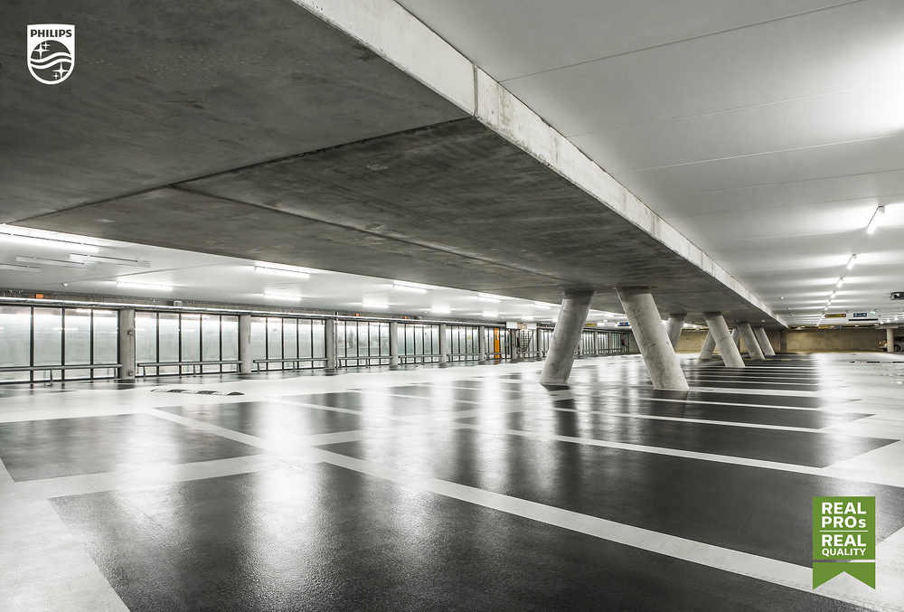 Philips CorePro LEDtube 150mm 20W 865 T8 for efficient lighting and easy installation